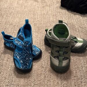 OshKosh B'gosh Kids Blue Patterned and Green Water Shoes